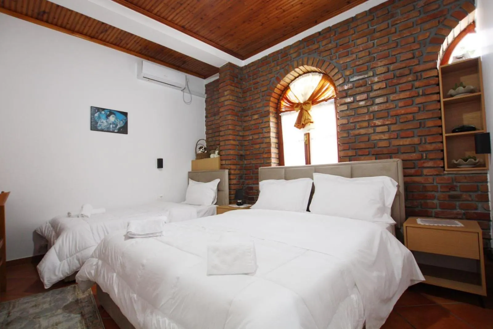 בראט Hotel Boutique Buzi 3*,