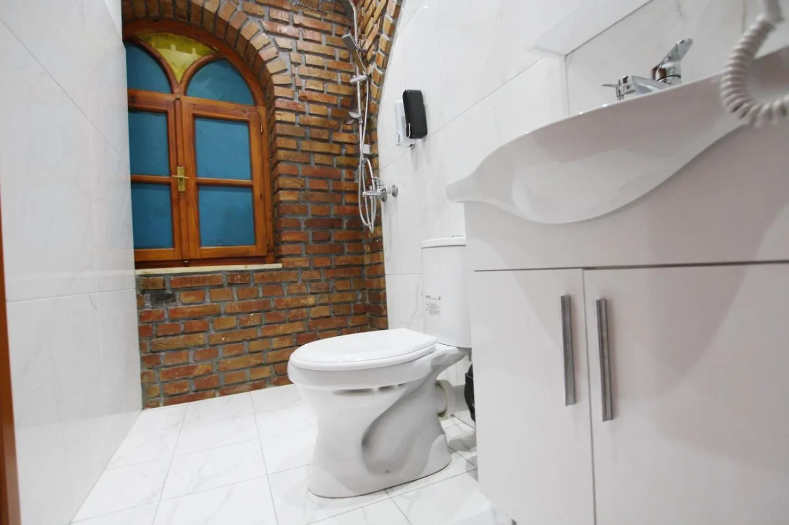 בראט Hotel Boutique Buzi