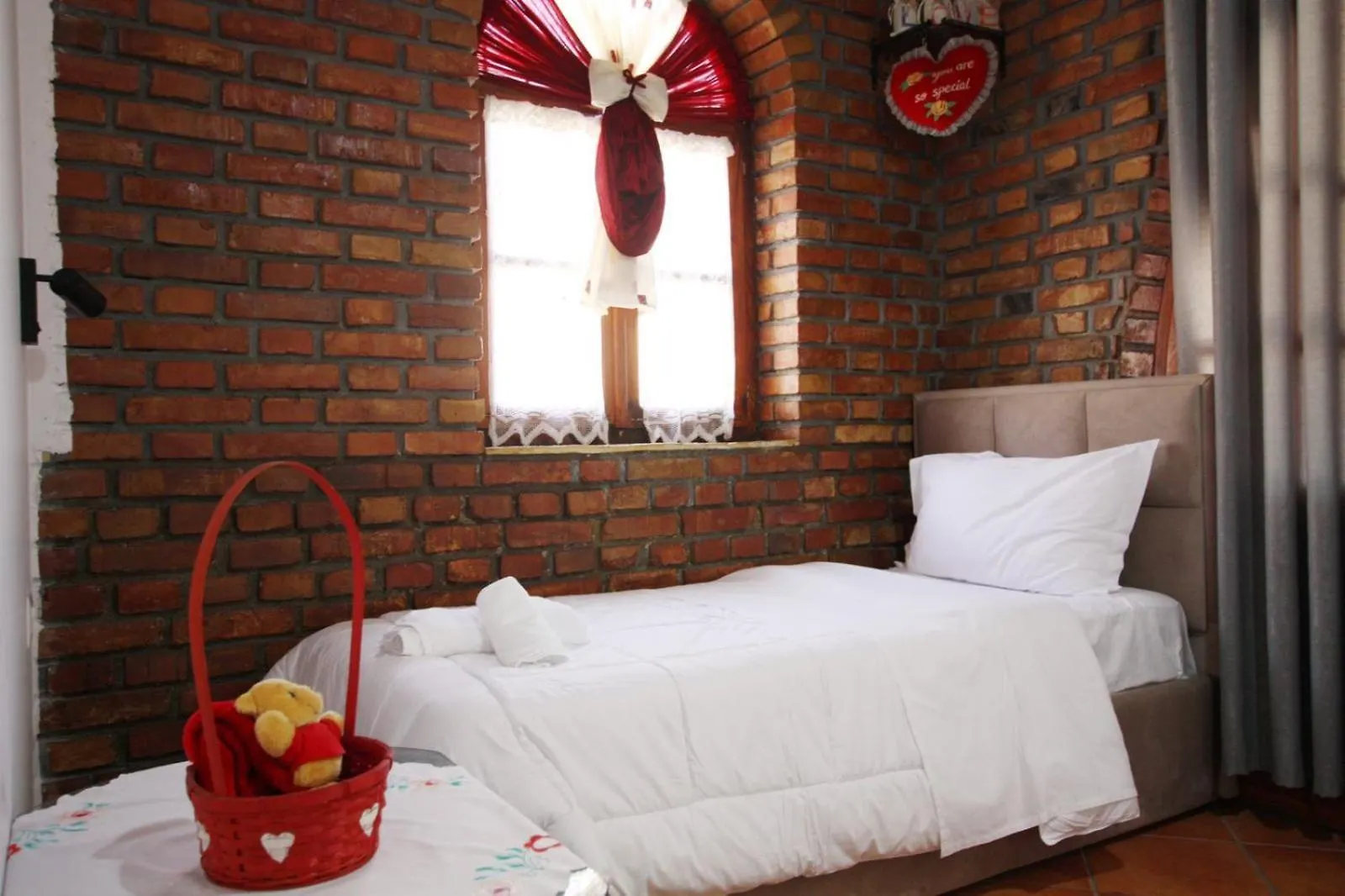 Hotel Boutique Buzi Berat 3*,