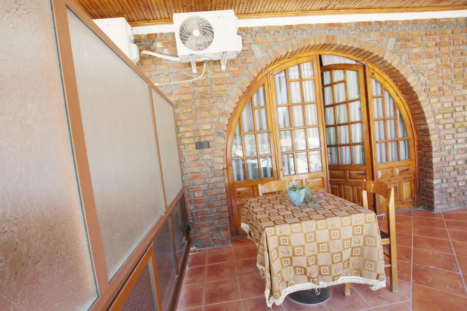 בראט Hotel Boutique Buzi