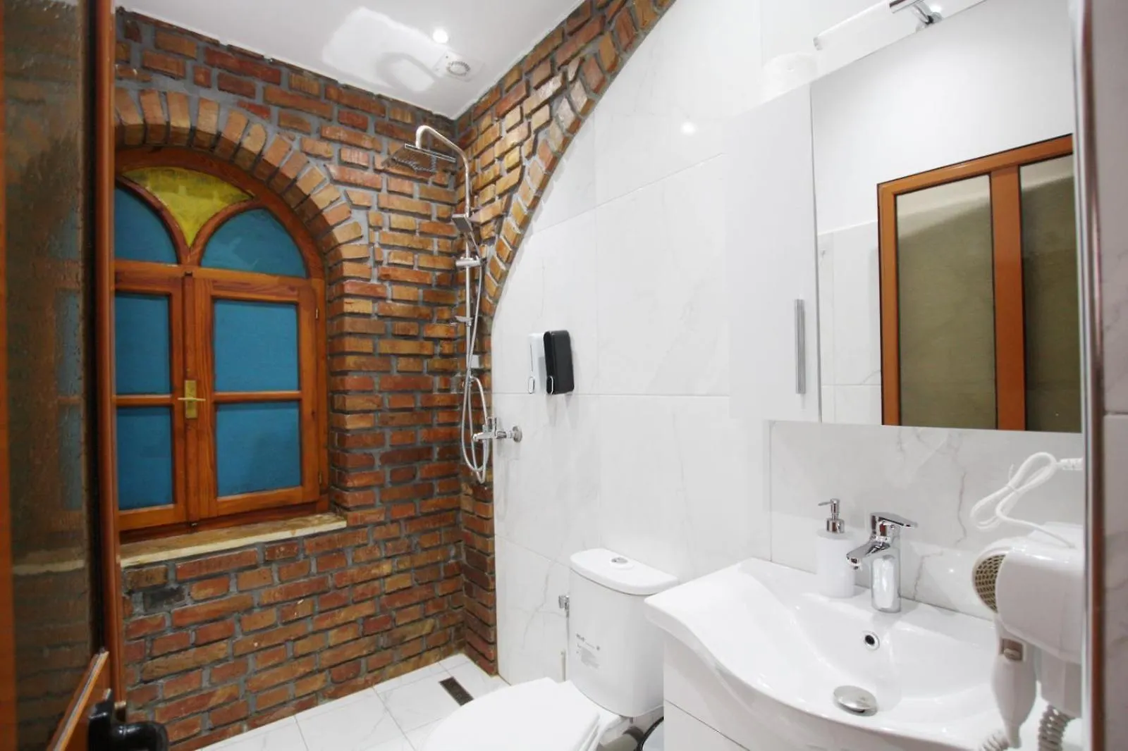 Hotel Boutique Buzi Berat 3*,